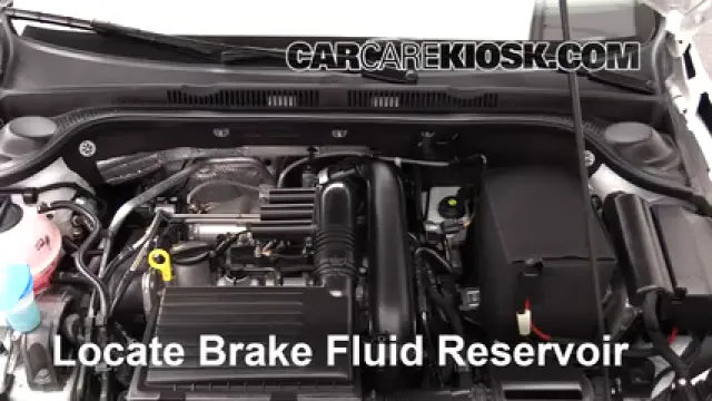 2017 Volkswagen Jetta S 1.4L 4 Cyl. Turbo Líquido de frenos Controlar nivel de líquido